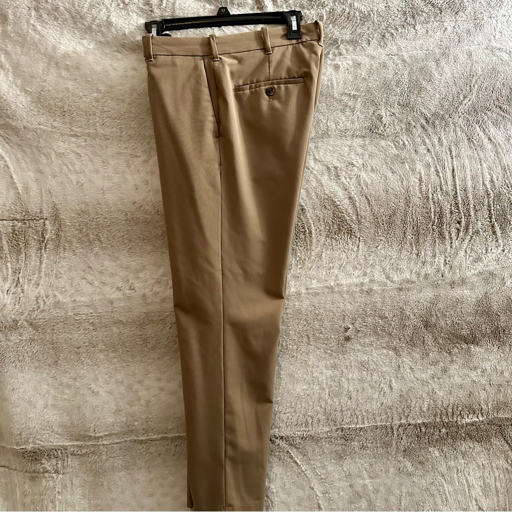 Men’s Van Heusen Flex Straight-Fit, No-Iron Khaki Dress Pants, EUC, 30 x 30